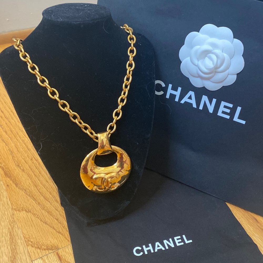CHANEL vintage necklace